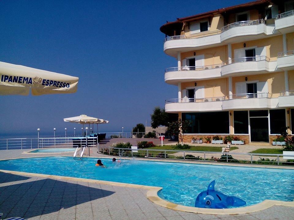 Hotel Vila Kafe Lukove Ngoại thất bức ảnh