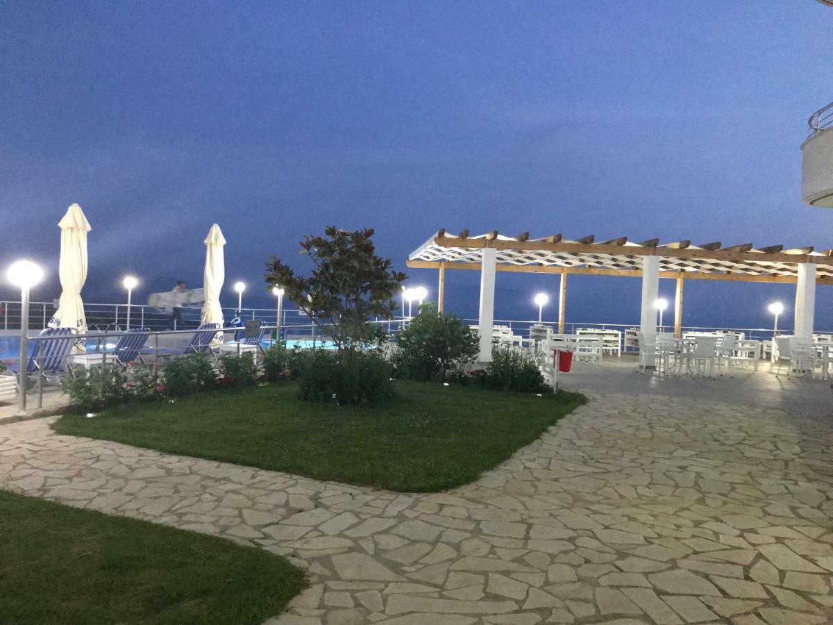 Hotel Vila Kafe Lukove Ngoại thất bức ảnh