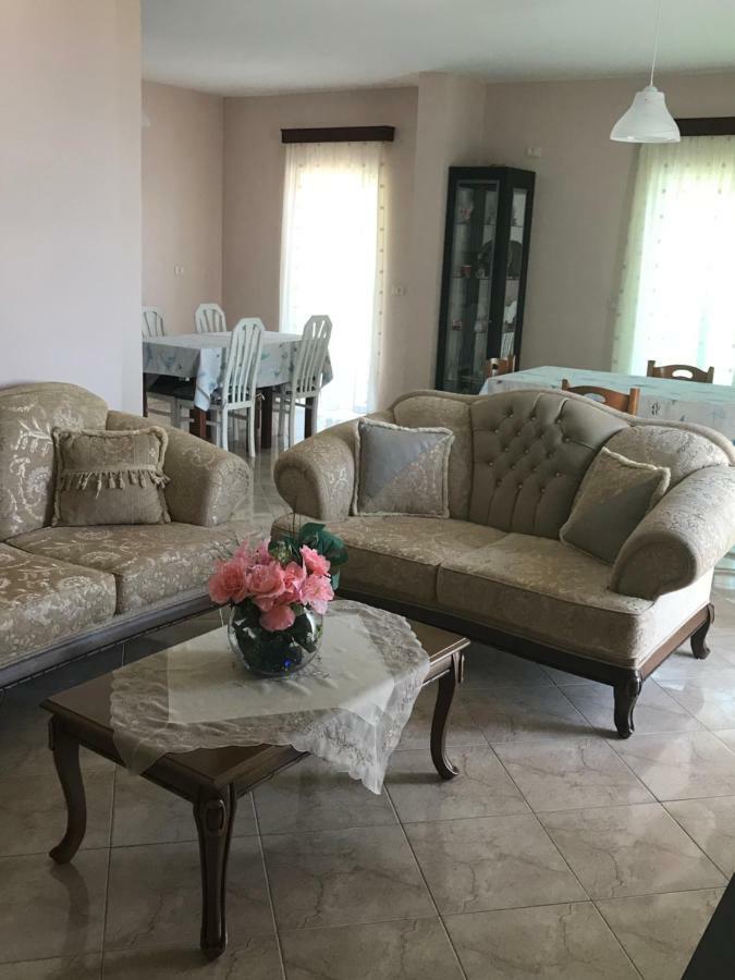 Hotel Vila Kafe Lukove Ngoại thất bức ảnh